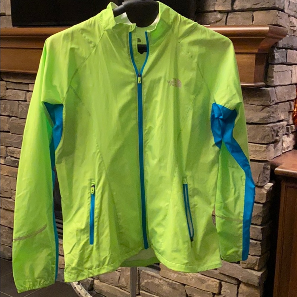 Green north face jacket! 🤍